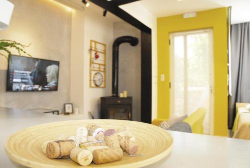 Modern house with garden and bathroom TV in front of the Venetial Walls