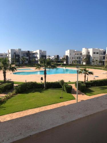 Hồ bơi trong/gần La perla Saidia résidence anwar avec piscine Pour famille uniquement 36m3