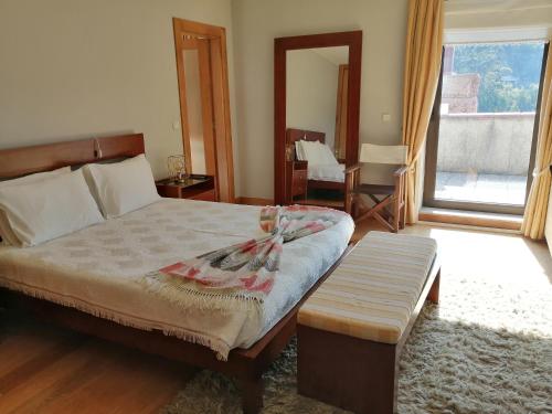 Un pat sau paturi într-o cameră la Gerês - Caniçada