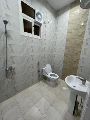 Ένα μπάνιο στο رافا للشقق السكنية
