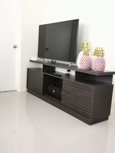 a entertainment center with a tv on top of it at Villa Maison de Soleil in Florence Hall