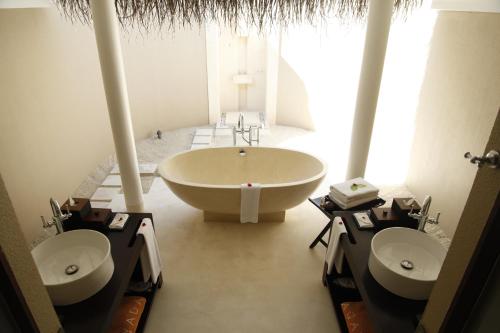 Un baño de Ayada Maldives
