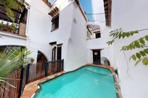 The swimming pool at or close to La casa del piano - Beautiful 18th century house with courtyard & pool