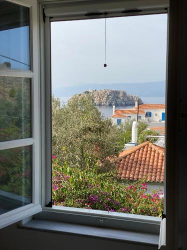 Gallery image of Horizon in Hydra