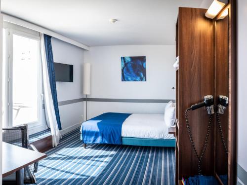 a hotel room with a bed and a window at Hôtel Marseille Centre Gare Saint-Charles in Marseille