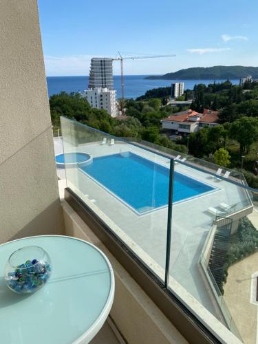 Bazén v ubytování Comfort studio with sea view and swimming pool nebo v jeho okolí