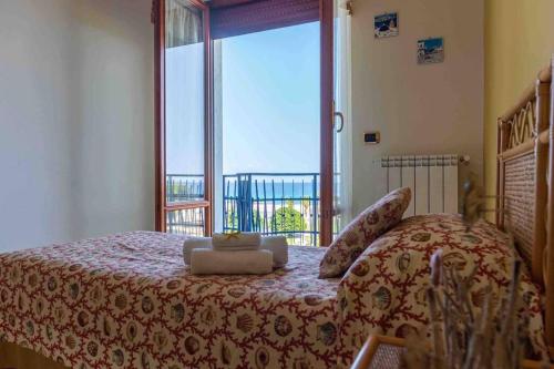 Posteľ alebo postele v izbe v ubytovaní Soverato luxury panoramic house by the sea