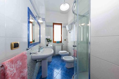 Kúpeľňa v ubytovaní Soverato luxury panoramic house by the sea