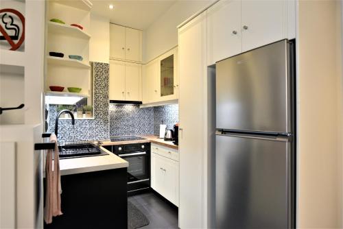 Cozy Apt in Ilisia with Urban Forest View