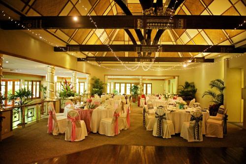 a banquet hall with tables with white tablecloths at Shangri-La Yanuca Island, Fiji in Voua