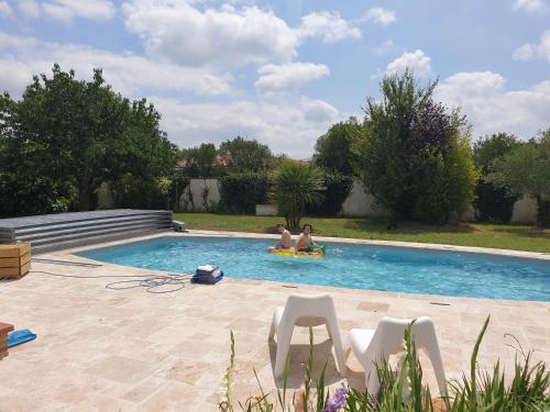 Swimming pool sa o malapit sa Appartement à Tournefeuille