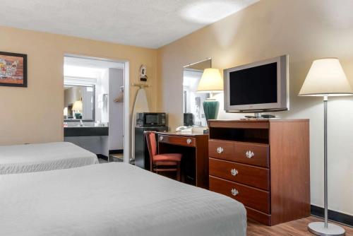 Postel nebo postele na pokoji v ubytování Econo Lodge