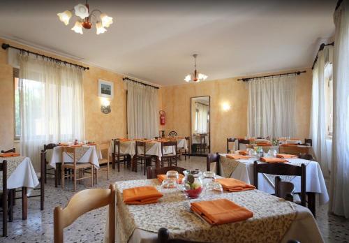 a restaurant with tables and chairs in a room at HOTEL RISTORANTE ROMA in Colico