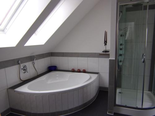 Stadthaus Kaufbeuren tesisinde bir banyo