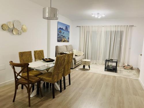 a living room with a table and chairs and a couch at ESTUPENDO APARTAMENTO ENTERO in Marbella