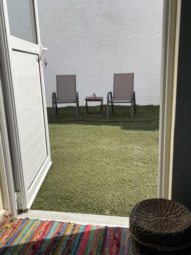 Κήπος έξω από το Boho Apartment near Athens Airport