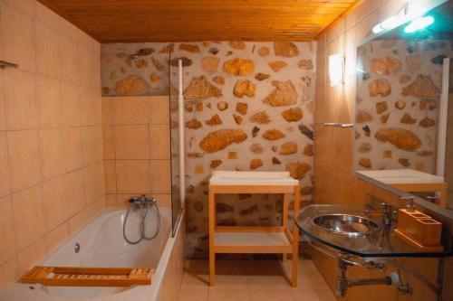 a bathroom with a bath tub and a sink at Villa Oliveira in Melo