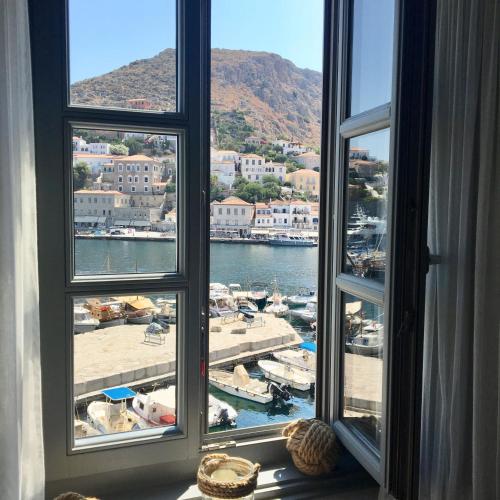 Port Mansion Hydra 1