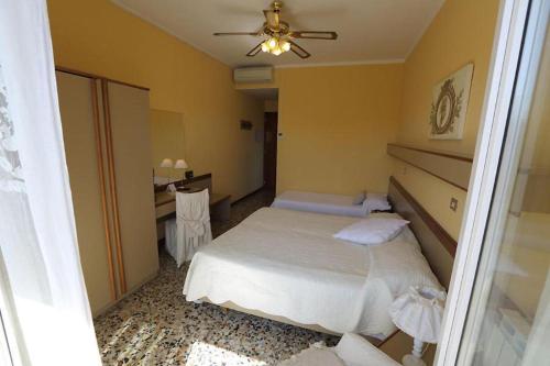 a bedroom with a bed and a ceiling fan at Hotel Bergamo Mare Mhotelsgroup in San Bartolomeo al Mare