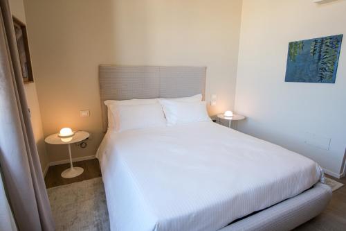 Кровать или кровати в номере Dimora de Matera Luxury Suites
