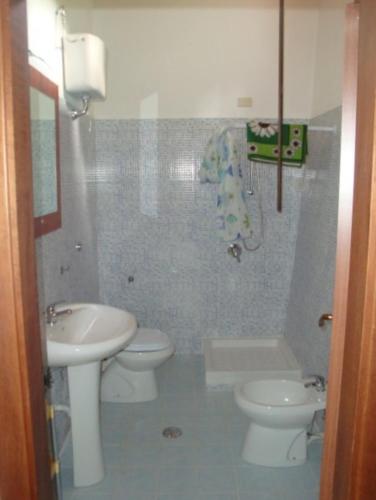a bathroom with a sink and a toilet at Sunset Lodge in Paola