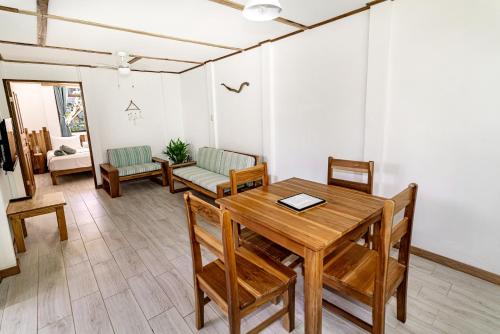 Gallery image of Drift Away Lodge in Playa Avellana