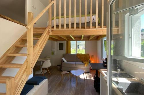 a loft bed in a tiny house at Loire Nature, proche de la ville in Orléans