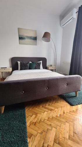 Ένα ή περισσότερα κρεβάτια σε δωμάτιο στο Bulevard Apartments