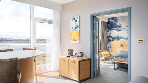 voco St. David's Cardiff by IHG photo 40