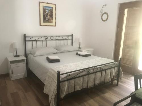 a bedroom with a bed with two books on it at Meriggio Agriturismo in Fiastra