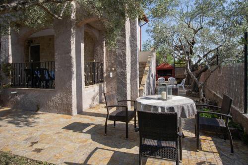 a table and chairs sitting on a patio at Villa Vergia in Sozopoli