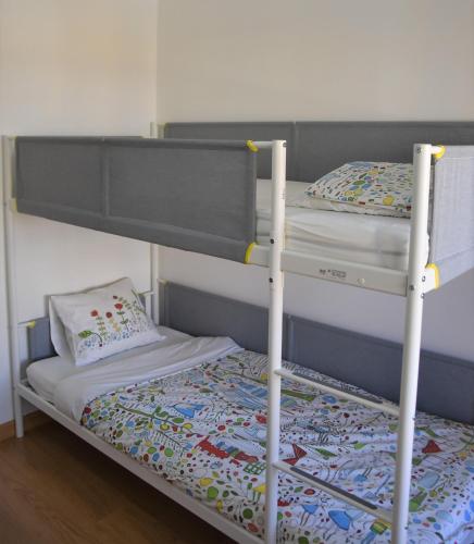 Large Apartment near the beach and Lisbon