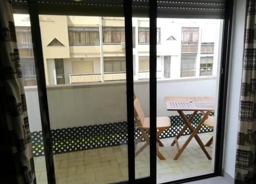 Large Apartment near the beach and Lisbon