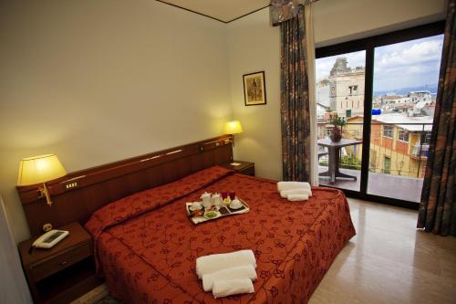 Кровать или кровати в номере Augustus