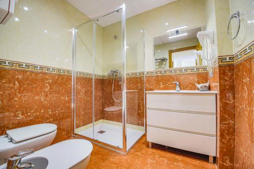 Kúpeľňa v ubytovaní Bonito apartamento al lado de la playa con vistas al mar