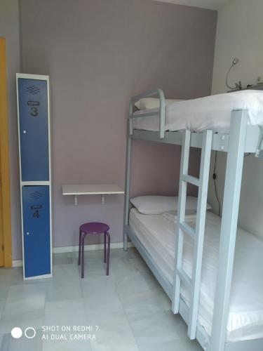 Postel nebo postele na pokoji v ubytování Granada Old Town Hostel