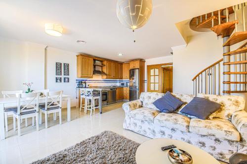 Excepcional Duplex al lado de la playa y con vistas al mar