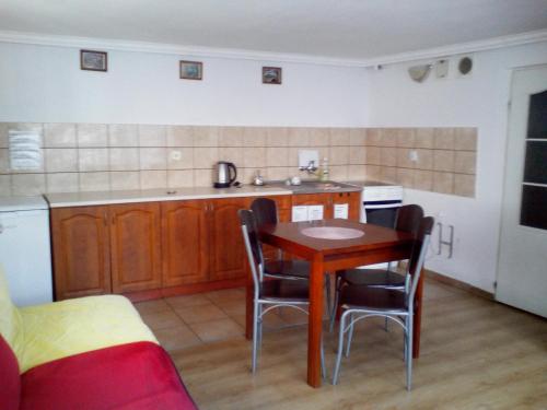 a kitchen with a table and chairs in a room at Noclegi Przy Szpitalu in Toruń