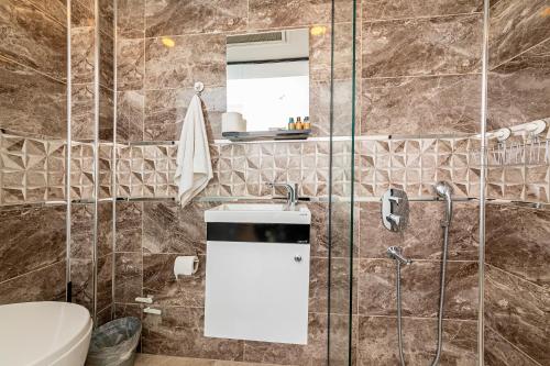 Bilik mandi di Neda Hotel Istanbul