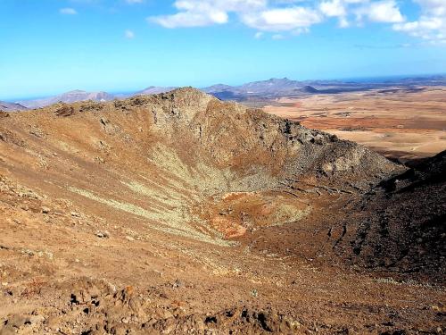a view of a dirt hill with mountains in the background at Casa las Estrellas in Agua de Bueyes