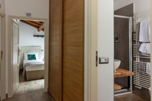 a bathroom with a door leading to a bedroom at Bed and Box - VT02 Locazione turistica in Viterbo