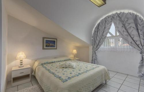 Posteľ alebo postele v izbe v ubytovaní Apartment in Rovinj with Terrace, Air condition, WIFI, Washing machine (4686-3)