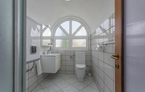 Kúpeľňa v ubytovaní Apartment in Rovinj with Terrace, Air condition, WIFI, Washing machine (4686-3)
