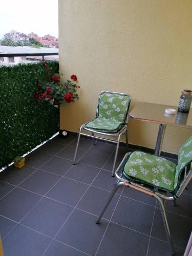 Balkoni atau teres di Emili Apartman