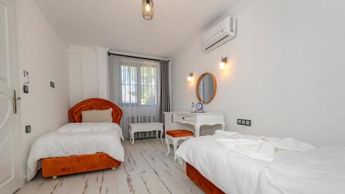 เตียงในห้องที่ Kaya Köy'de Özel Havuzlu, 5 Yatak Odalı Lüks Villa Albera