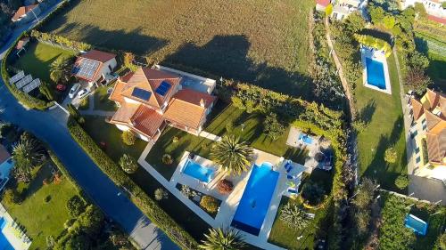 an overhead view of a house with a yard at Arouca Passadiços Alojamentos & Jacuzzi - SPA in Arouca