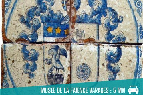 a fragment of a wall with blue and white tiles at PantaiaHomes - My Little Garden - Piscine - Vue panoramique in Tavernes