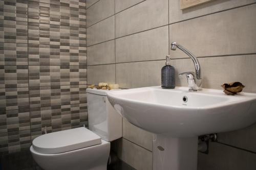 A bathroom at Natasa Studio