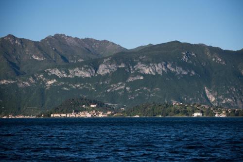a large body of water with mountains in the background at Mansarda I Cipressi in Lenno