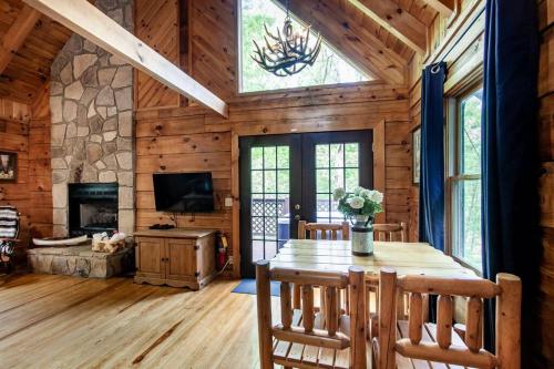 Cabin in the Woods w/ Hot Tub photo 16